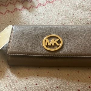 Mk wallet
NWT